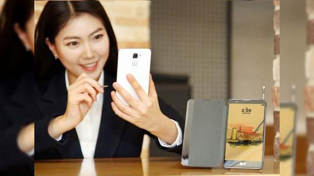 <b>LG Electronics anunță disponibilitatea smartphone-ului Stylus 2 în Coreea de Sud; aflăm și prețul de comercializare</b>LG Stylus 2 este unul dintre smartphone-urile văzute anul acesta la Mobile World Congress, produs cu display de 5.7 inch al cărui design nu arată deloc rău. Astăzi, cei de la LG anunță și disponibilitatea comercială a noului terminal, iar odată...