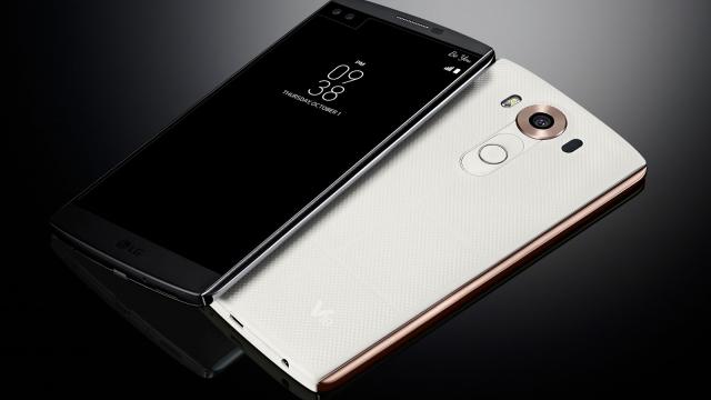 <b>LG V10, disponibil de astăzi pe canal oficial în România; phablet cu dotări de top și display secundar</b>&Icirc;n toamna anului trecut cei de la LG ne făceau o surpriză odată cu lansarea unui terminal inedit, pe numele său LG V10. Acest phablet de 5.7 inch sosește la pachet cu specificații de top, dar și cu o dotare rar &icirc;nt&acirc;lnită pe...