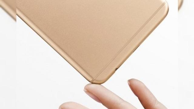 <b>Prețurile lui Oppo R9 și R9 Plus, confirmate acum și de către panourile publicitare plasate în fața magazinelor</b>Oppo R9 și R9 Plus sunt două smartphone-uri mult așteptate de către public, modele ce vor debuta în cadrul unui eveniment programat pentru data de 17 martie. Pe lângă specificațiile acestora, de curând am aflat și prețurile de...