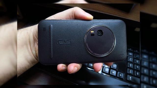 <b>ASUS lansează oficial în România telefoanele ZenFone Zoom, ZenFone Max şi ZenFone 2 Deluxe Special Edition</b>ASUS a lansat astăzi oficial în România cele mai noi modele ZenFone ale sale, printre care şi mult aşteptatul cameraphone ZenFone Zoom, pe care îl avem şi sosit la teste între timp, dar şi ASUS ZenFone Max (review aici) şi...