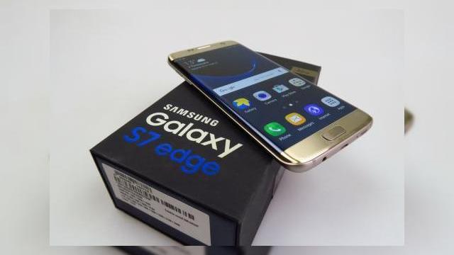 <b>Samsung Galaxy S7 Edge unboxing: "Bugatti Chiron" de la Samsung a sosit pe masa de teste Mobilissimo.ro (Video)</b>Anul trecut am spus că Samsung Galaxy S6 Edge+ este Bugatti Veyron-ul celor de la Samsung, iar în mod logic Samsung Galaxy S7 Edge ar trebui să fie Bugatti Chiron. Ei bine terminalul tocmai a sosit în teste la Mobilissimo.ro şi e scos din...