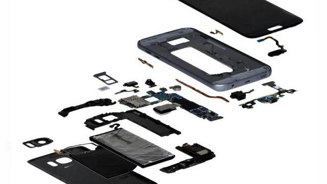 <b>Costul de producţie al lui Samsung Galaxy S7 ar fi de aproximativ 255 dolari; Chipsetul e cel mai scump</b>După disecţii ale lui Galaxy S7 Edge, azi aflăm şi care e costul de producţie al celui mai nou flagship Samsung. S-ar părea că acest model costa aproximativ 255 de dolari, conform unei analize a componentelor realizată de către firma IHS. &nbsp;...