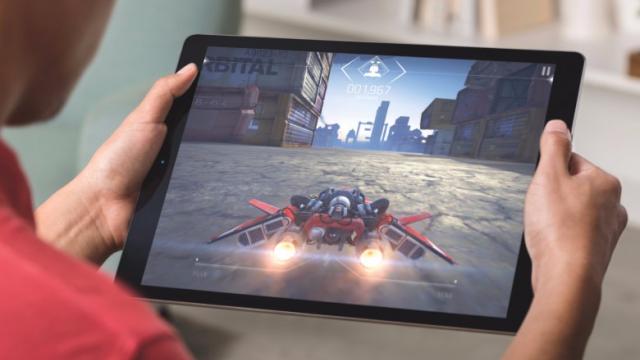 <b>iPad Air 3/ iPad Pro 9.7 va avea ca preţ de pornire suma de 599 dolari</b>Luni e ziua cea mare, cea c&acirc;nd Apple are programat un eveniment de presă, &icirc;n cadrul căruia va dezvălui noi modele iPad şi iPhone. Tableta aşteptată atunci ar putea fi numită iPad Air 3 sau iPad Pro 9.7, dar ce e sigur e că va fi o...