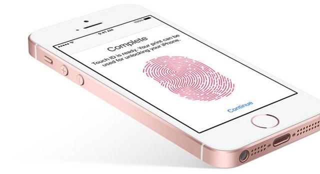 <b>Vodafone dă startul precomenzilor pentru iPhone SE; iată ce prețuri au versiunile de 16 și 64 GB</b>Așa cum ne-a anunțat de curând, Vodafone avea să dea startul precomenzilor pentru noul smartphone iPhone SE, lucru ce se întâmplă chiar astăzi. Operatorul listează în ofertă variantele de 16 și 64 GB memorie internă,...