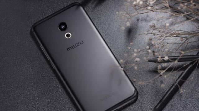 <b>Meizu Pro 6 ar putea sosi cu un blitz cu 10 LED-uri, conform zvonurilor</b>În ultimele săptămâni am văzut tot mai multe scăpări ale lui Meizu Pro 6, viitorul flagship al companiei chineze şi mereu ne-a intrigat acea zonă circulară de sub camera. Am numit-o scanner de amprente sau telemetru laser, dar porţiunea albă a..