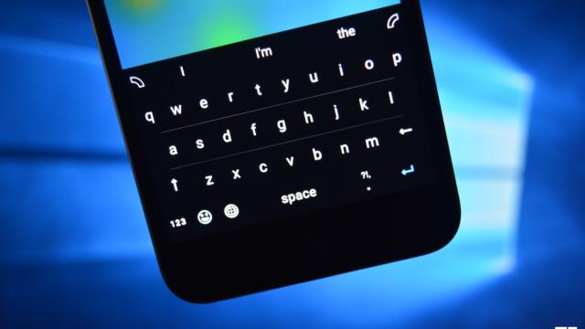 <b>Microsoft Flow pentru iOS ni se prezintă într-un clip hands-on; tastatura suportă gesturi swipe și oferă predicții pentru text</b>Tastatura virtuală Microsoft Word Flow ni se prezintă într-un clip hands-on în care aruncăm o privire asupra metodelor de introducere a textului, a funcției de predicție, dar și a modului Arc destinat typing-ului cu o singură mână