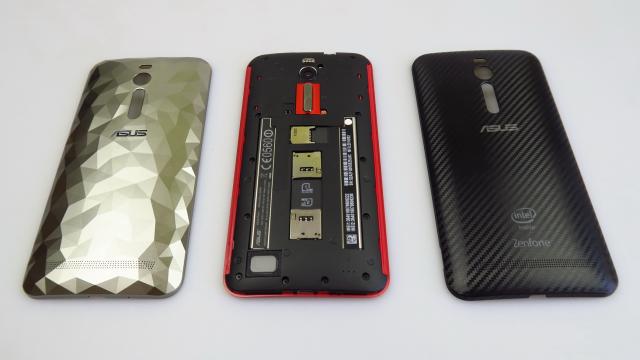 <b>ASUS ZenFone 2 Deluxe Special Edition: Design la modă pentru gameri şi nu numai</b>E uşor să arunci cuvinte ca "fashion" în ziua de azi pentru produse tech, pentru că ideea de "fashion" trece ca valul şi e vagă. Ce e sigur însă e că acele 500 de poligoane ale carcasei Drift Silver de pe acest telefon sar în ochi, oriunde aţi merge