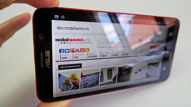 <b>ASUS ZenFone 2 Deluxe Special Edition: Benchmark-uri ce gravitează în zona Snapdragon 808 - Exynos 7420</b>Nu puteam să avem în teste un model precum ASUS ZenFone 2 Deluxe Special Edition şi să nu îl trecem prin furcile caudine ale benchmark-urilor. Aflaţi întâi că la bord se află un procesor Intel Atom Z3590, deci un salt faţă de cel Z3580 de pe ZenFone 2