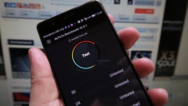 <b>Huawei P9: benchmark-uri şi performanţă bună, dar fără recorduri doborâte</b>Huawei P9 e vârful de gama al companiei Huawei şi ca atare oferă cea mai nouă cameră, cel mai nou procesor şi cea mai mare cantitate de RAM pusă la bătaie de compania chineză. E drept că noi avem versiunea cu 3 GB RAM şi nu 4 GB, ceea ce poate explica..