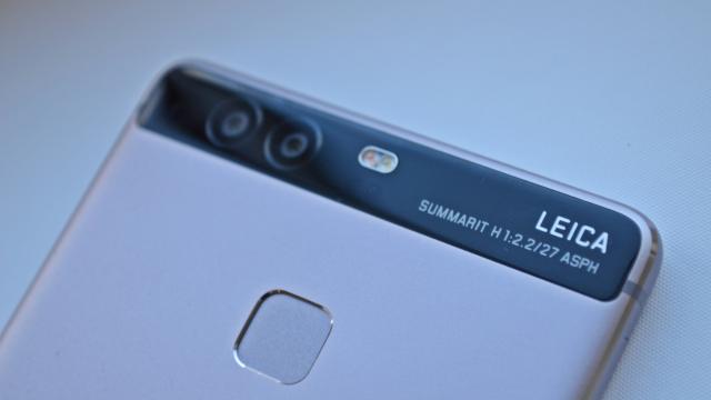 <b>Huawei şi Leica oferă detalii în plus despre colaborarea lor pentru realizarea camerei de pe flagshipul P9</b>Aflam în urmă cu câteva zile despre faptul că lentilele foto regăsite pe Huawei P9 au fost dezvoltate de către compania Sunny Optical, și nu de Leica așa cum aveam impresia inițial. Huawei a venit cu o lămurire la scurt timp, iar astăzi ne oferă mai multe
