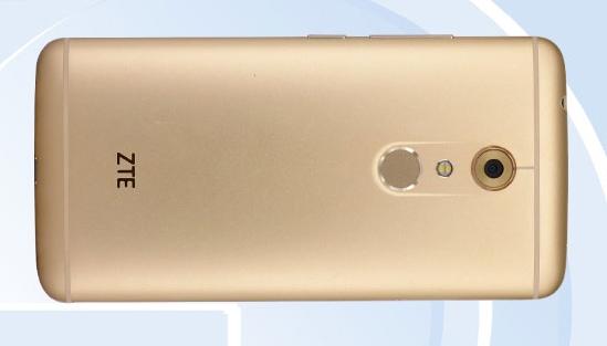 <b>ZTE Axon 2 este certificat de agenția chineză TENAA; procesorul Snapdragon 820 se află la bord</b>Lansările de terminale high-end nu s-au oprit încă, următorul dispozitiv de acest tip urmând a fi nimeni altul decât ZTE Axon 2. Telefonul primește astăzi certificarea TENAA, lucru ce ne sugerează că lansarea sa oficială este foarte aproape