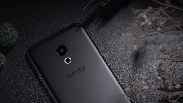 <b>Meizu ar putea pregăti o versiune Lite pentru smartphone-ul Pro 6; va sosi cu 3 GB RAM</b>De curând, producătorul chinez Meizu a lansat smartphone-ul Pro 6 - terminal ce sosește la pachet cu 4 GB memorie RAM și în variante cu 32 sau 64 GB spațiu intern de stocare. O captură de ecran sosită astăzi pare a ne indica și existența unui model Lite 