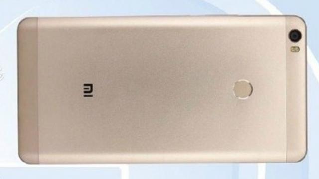 <b>Phablet-ul Xiaomi Mi Max este certificat de TENAA; sosește într-un corp metalic și costă doar 200 dolari</b>Au mai rămas doar 5 zile până la debutul oficial pregătit pentru Xiaomi Mi Max - uriașul phablet cu display de 6.4 inch ce ni s-a dezvăluit în ultima perioadă prin intermediul teaserelor și a imaginilor ajunse pe web. Astăzi primim noi informații direct