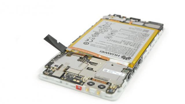 <b>Huawei P9 e disecat de iFixit şi e rezonabil de uşor de reparat; Bateria se înlătură uşor, dar există şi nişte şuruburi unice incluse</b>Smartphone-ul Huawei P9 ajunge într-un final și în mâinile celor de la iFixit, fiind astfel subiectul principal dintr-un nou proces de disecare. Acest teardown scoate la iveală faptul că smartphone-ul este foarte ușor de reparat, dar și prezența unor