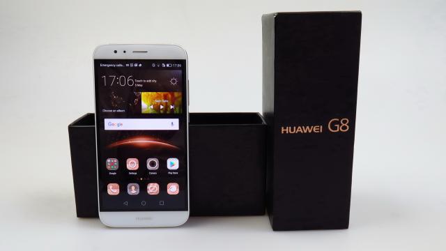 <b>Huawei G8 unboxing: cutie de P8, alură de secund al lui Mate S (Video)</b>Încă de când a debutat la IFA 2015, Huawei G8 a fost numit "secundul lui Huawei Mate S", pentru că a fost anunţat împreună cu acel model. Ei bine, G8 a ajuns şi la Mobilissimo.ro şi e scos din cutie mai jos. Terminalul are o cutie în stilul lui Huawei P8