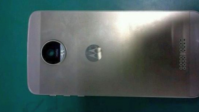 <b>Moto X 2016 va sosi într-o carcasă unibody din metal; ar putea fi dezvăluit pe 17 mai</b>Mai avem de așteptat o săptămână și un pic până la evenimentul pregătit de către Lenovo, conferință în cadrul căreia vor debuta smartphone-urile Moto G4 și Moto G4 Plus. Tot aici l-am putea vedea și pe Moto X 2016, telefon al cărui design se va schimba 