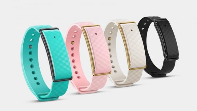 <b>Huawei prezintă brățara inteligentă Honor Band A1; vine cu senzor UV și LED de notificări</b>În cadrul evenimentului de lansare destinat lui Honor V8, cei de la Huawei au prezentat și brățara inteligentă Honor Band A1 - dispozitiv cu preț de doar 15 dolari ce se face remarcat prin prezența unui senzor UV la pachet. Avem la dispoziție variante cu 