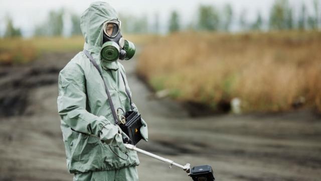 <b>3 absolvenţi de Politehnică au lansat aplicaţia care detectează radiaţiile din atmosferă; Deja e hit în App Store!</b>Studenții români sunt foarte pricepuți, lucru dovedit din nou astăzi de către o echipă de absolvenți ai Universității Politehnice. Cei 3 coechipieri au pus la cale și dezvoltat o aplicație care detectează radiațiile, software disponibil în acest moment în