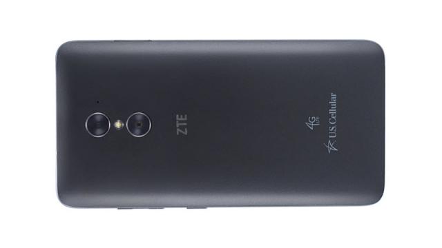 <b>ZTE ZMAX Pro va debuta curând prin intermediul operatorului AT&T; vine cu senzor foto dual</b>Prin intermediul operatorului american AT&T va debuta în această vară un nou smartphone ZTE, și anume modelul ZMAX Pro pe care îl vedeți în imaginea de mai sus. Acest produs va sosi cu display Full HD de 6 inch, procesor octa-core, și cu 2 GB memorie