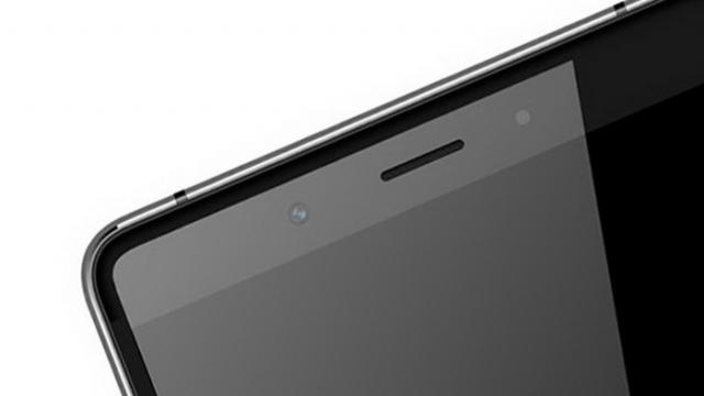 <b>ZTE Nubia Z11 Max apare într-o imagine 3D, care îi scoate în evidenţă ecranul cu muchii incredibil de subţiri</b>ZTE nu doreşte să rămână în umbra rivalilor din China şi pregăteşte noi modele din gama Nubia, precum Nubia Z11 Max, ce tocmai a primit o imagine 3D, pe care o vedeţi mai jos. Terminalul iese în evidenţă prin muchia foarte îngustă a ecranului şi un screen