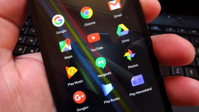 <b>Allview V2 Viper i4G: OS, UI, aplicaţii pe bază de Lollipop cu modificări minore</b>Allview V2 Viper i4G rulează Android 5.1 Lollipop, asta ştiam deja, dar hai să vedem cum stăm cu modificările aduse de Allview aici. Multitasking-ul e pe bază de carusel şi avem iconuri în mare stock. Dacă ţinem apăsat pe homescreen putem accesa zona..