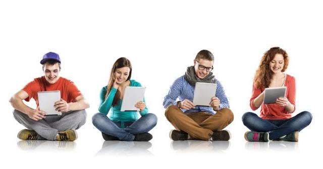 <b>Tableta nu mai e un produs cool pentru adolescenţi, care preferă în mod clar smartphone-urile</b>Era o perioadă când o tabletă era cel mai cool lucru pe care îl puteai cumpăra şi toată lumea visa că astfel de device-uri vor înlocui PC-urile. Iată-ne acum la aproximativ 4-5 ani după ce tabletele au devenit cool, ajunşi la un plafon când aceste produse