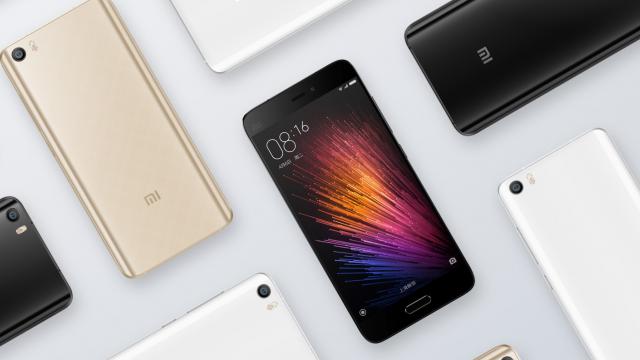 <b>Xiaomi ar urma să aducă pe piață o variantă mini pentru modelul Mi 5; chip-ul Snapdragon 820 se va afla la bord</b>Noi zvonuri referitoare la următoarele produse pregătit de către Xiaomi ajung astăzi în presă, moment în care aflăm detalii despre un smartphone cu adevărat interesant. Dacă este să dăm crezare acestor informații, atunci compania chineză ne-ar pregăti un