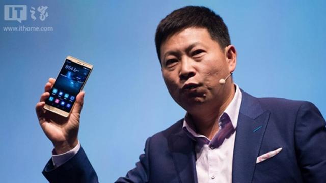 <b>Huawei va depăşi Apple şi Samsung la cota de piaţă în 5 ani, conform CEO-ului companiei, Yu Chengdong; El promite şi un smartphone axat pe VR</b>Prin intermediul unei declarații direct din partea CEO-ului Huawei, Yu Chengdong, aflăm astăzi țelul propus de către producătorul chinez pentru următorii 5 ani. În această jumătate de deceniu, Huawei speră să ajungă la o cotă de piață de 25%, depășind