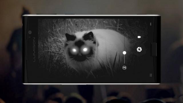 <b>Lumigon T3 e primul smartphone cu vedere nocturnă; Vine cu dotări interesante direct din Danemarca</b>Dacă cei de la CAT ne-au adus pe piață un smartphone cu senzor foto termic, iată că acum direct din Danemarca sosește un terminal ce se poate lăuda cu viziune noctornă. Telefonul poartă numele de Lumigon T3 și la prima vedere trebuie să recunoaștem că 