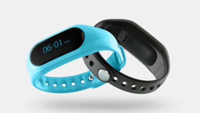 <b>Cubot lansează brățara inteligentă Band V1; vine cu display LED și certificare IP65</b>Ca un soi de răspuns la brățara inteligentă Xiaomi Mi Band 2, iată că producătorul chinez Cubot vine pe piață cu un produs similar, unul de nu arată deloc rău. Intitulat Cubot Band V1, acest device purtabil este compatibil cu smartphone-urile Android și