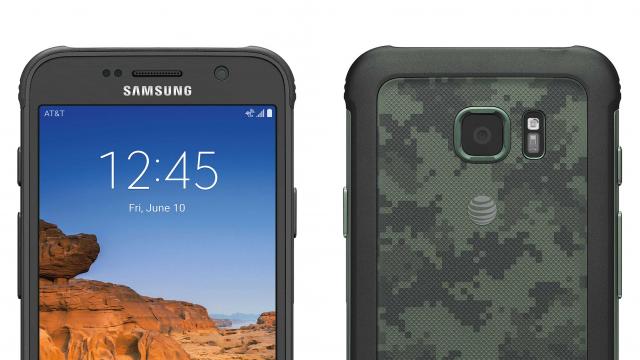 <b>Samsung Galaxy S7 Active e acum oficial, vine cu o baterie de 4.000 mAh și extra rezistenţă</b>După o serie de confirmări şi răs-confirmări legate de existenţa lui Samsung Galaxy S7 Active, terminalul a devenit în sfârşit oficial astăzi. El a fost prezentat public de către Samsung şi operatorul american AT&T şi îl detaliem mai jos.