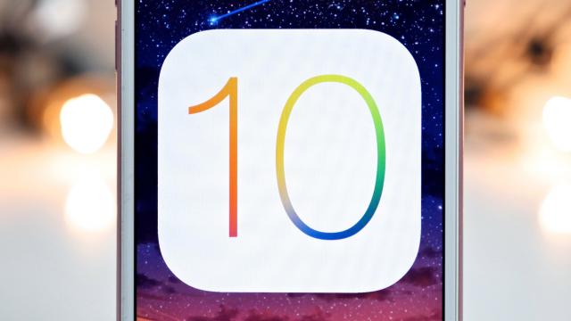 <b>iOS 10 va permite dezinstalarea aplicațiilor stock regăsite pe iPhone</b>În cadrul evenimentului de ieri seară cei de la Apple au păstrat pentru final anunțul lui iOS 10 - noua versiune a sistemului de operare mobil ce va sosi pe iPhone 7 în toamnă. Pe lângă noile funcții ce le avem la pachet, acest nou release ne aduce și 