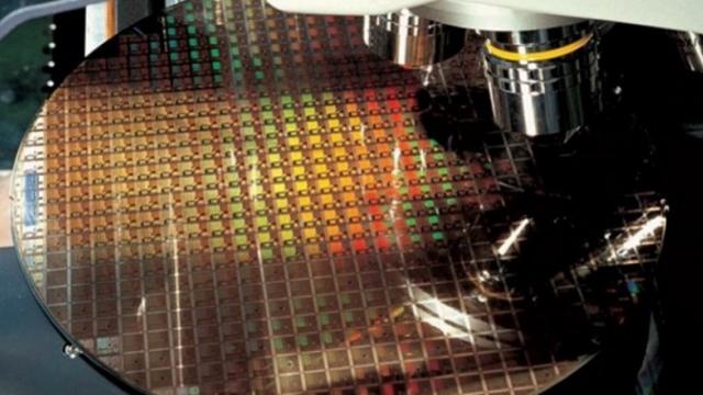 <b>Cel mai puternic procesor al momentului ar putea sosi pe iPhone 7 şi iPhone 7 Plus; Chipset 10 nm produs de TSMC</b>Pe web ajung astăzi noi informații referitoare la smartphone-urile iPhone 7, respectiv iPhone 7 Plus. Aflăm astfel că procesorul Apple A10 dezvoltat pe arhitectură de 10nm va fi construit de către TSMC