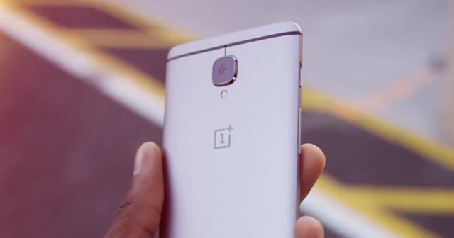 <b>MKBHD postează deja review-ul pentru OnePlus 3, iată ce are de spus despre noul flagship!</b>Marques Brownlee, a.k.a MKBHD este unul dintre cei mai celebri youtuberi din zona tech, acesta având la ora actuală nici mai mult nici mai puțin de 3.500.000 abonați pe canalul său. Acesta reușește să atragă publicul prin recenziile sale foarte bine puse