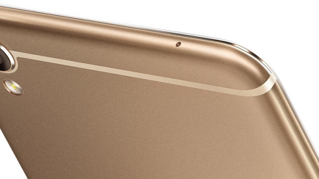 <b>Oppo anunţă că a vândut 7 milioane de unităţi F1 Plus/ Oppo R9 din martie până acum; Un model vândut la fiecare 1.1 secunde!</b> În cadrul unei conferințe recente, Alen Wu - vicepreședintele Oppo a anunțat faptul că până în acest moment au fost comercializate 7 milioane de unități F1 Plus/R9, terminal al cărui debut avea loc în luna martie. Potrivit spuselor sale, telefonul