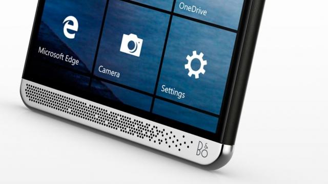 <b>HP Elite X3 primește certificarea WiFi și Bluetooth; se pregătește de lansarea comercială</b>În cadrul târgului Mobile World Congress 2016 din Barcelona am făcut cunoștiință și cu smartphone-ul HP Elite X3, un terminal Windows 10 Mobile ce se vrea a fi un adevărat rival pentru Lumia 950 XL. Acesta nu este încă disponibil la vânzare, dar detalii