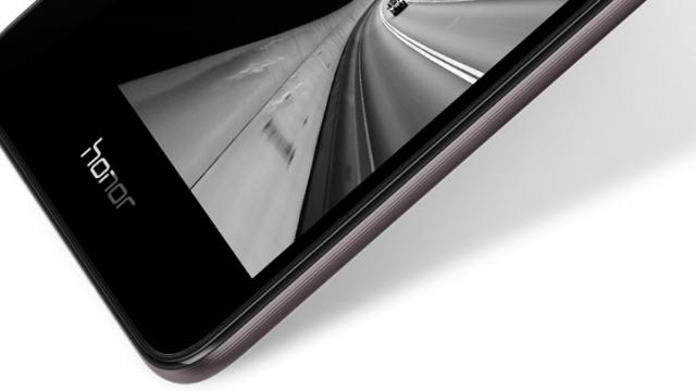 <b>Telefonul ultra accesibil din metal Huawei Honor 5C ajunge în Europa la preţul de 220 dolari</b>Brandul Honor al celor de la Huawei este caracterizat și de modele accesibil, cum este cazul lui Honor 5c. Acest smartphone ajunge de astăzi și pe plan european la un preț de 220 dolari, dar din păcate se pare că scanner-ul de amprente este scos din 