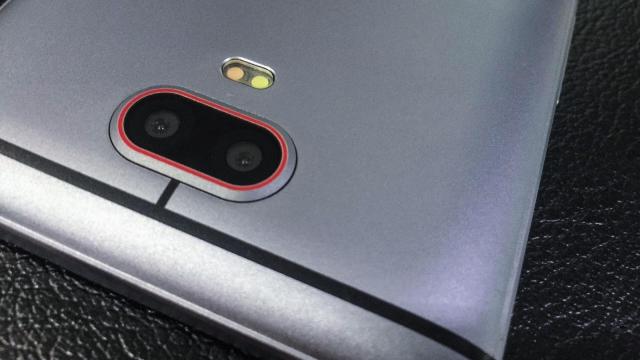 <b>Noi detalii despre Elephone P9000 Edge îşi fac apariţia: procesor Helio X25, până la 6 GB RAM si preţ de pornire de 250 dolari</b>De o bună perioadă de timp informațiile despre Elephone P9000 Edge s-au oprit, semn că dezvoltarea telefonului ar fi fost pusă în standby. Ei bine, nu este vorba despre așa ceva, și asta pentru că producătorul chinez ne prezintă astăzi noi fotografii cu 