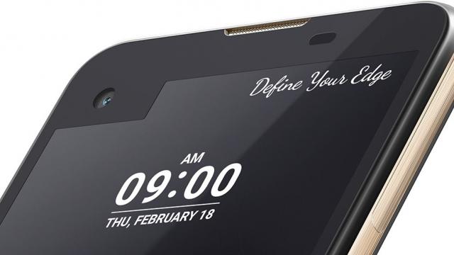 <b>LG X Screen, smartphone-ul cu display secundar ajunge în oferta celor de la eMAG</b>De astăzi, în portofoliul de smartphone-uri eMAG se află și modelul LG X Screen - terminal care pe lângă display-ul standard de 4.93 inch, ne aduce și un panou secundar de 1.76 inch unde vom putea plasa diferite widget-uri, dar și seta un text personaliza