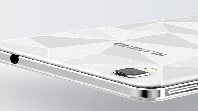 <b>Bluboo Maya vs. Ulefone U007: două terminale cu prețuri de sub 300 lei și dotări atractive</b>Cu ocazia unei campanii aniversare marca TomTop.com, avem astăzi parte de reduceri foarte interesante - în special pentru smartphone-urile din oferta retailerului. Printre acestea regăsim și două modele cu prețuri de sub 300 lei ce cu siguranță vor 