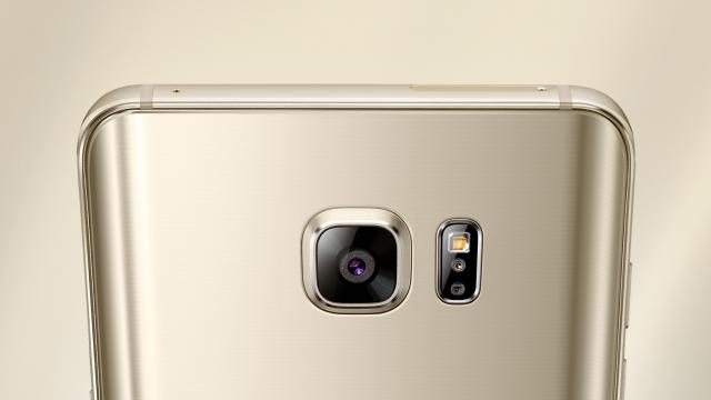 <b>Dotările hardware ale lui Samsung Galaxy Note 7 confirmate parţial de o scăpare pe Weibo</b>Aproape zilnic primim informații despre phablet-ul Samsung Galaxy Note 7, terminal a cărui lansare este programată pentru mijlocul lunii august. Prin intermediul unei postări de pe platformă chineză Weibo, aflăm astăzi câteva detalii interesante referitoa