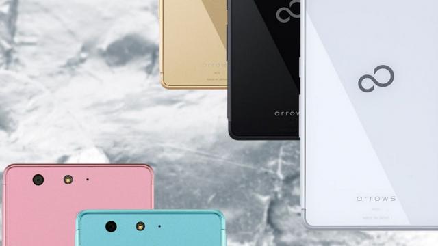 <b>Fujitsu Arrows M03 este lansat în Japonia; vine cu certificare militară și dotări modeste</b>Pe data de 28 iunie cei de la Fujitsu au lansat un nou smartphone pe piața japoneză, și anume modelul Arrows M03. Acest terminal beneficiază de dotări modeste, dar aduce în schimb atât certificare pentru rezistență la apă și praf, cât și standardul MIL-