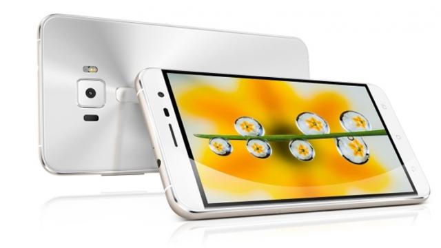 <b>Smartphone-urile Asus ZenFone 3 ar putea debuta comercial în Taiwan pe data de 12 iulie</b>A trecut fix o lună de la evenimentul Asus în cadrul căruia au fost lansate smartphone-urile ZenFone 3, ZenFone 3 Deluxe, și ZenFone 3 Deluxe. Cu toate acestea, dispozitivele amintite aici încă nu sunt disponibile comercial, semn că debutul în magazine