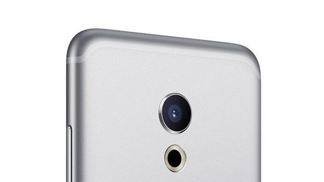 <b>Carcasa lui Meizu MX6 apare într-o nouă fotografie ce confirmă păstrarea design-ului întâlnit pe modelul Pro 6</b>La mijlocul lunii viitoare, mai precis pe data de 19 iulie, compania chineză Meizu pregătește lansarea smartphone-ul MX6 - model al cărui design se pare că va fi foarte familiar. Detalii despre acest aspect aflăm astăzi, odată cu sosirea unei fotografii 