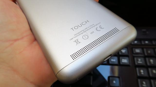 <b>UMi Touch: Audio la nivel de LG G3, dar fără căşti</b>UMi Touch se număra printre acele telefoane care au acustica destul de bună, dar producătorul lor preferă să sacrifice căştile, în favoarea unui preţ mai mic. Cunosc exact mentalitatea: "la urma urmei toată lumea are deja o pereche de căşti"..