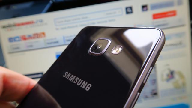 <b>Samsung Galaxy A5 (2016) este actualizat la Android 6.0 Marshmallow în România</b>Prin intermediul unui pont primit din partea unui cititor Mobilissimo, aflăm astăzi că smartphone-ul Samsung Galaxy A5 (2016) tocmai ce a primit actualizarea la Android 6.0 Marshmallow în România. Dacă vă amintiți, și noi am testat acest terminal în luna 