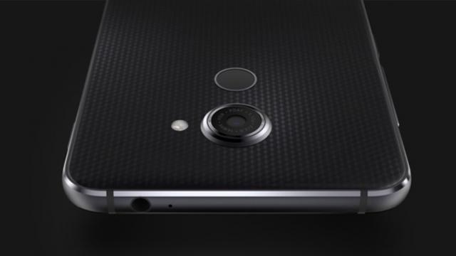 <b>Vodafone Smart Platinum 7 primește un spot publicitar din partea operatorului; telefon cu 3 GB RAM și display QHD</b>De curând, operatorul Vodafone România a inclus în oferta sa de smartphone-uri și modelul Smart Platinum 7 - cel mai bine dotat terminal de sub brand propriu la ora actuală. Acest device primește astăzi un spot publicitar în care sunt scoase în prim-plan