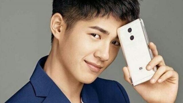 <b>Xiaomi Redmi 4 își prezintă camera duală și corpul metalic într-o serie de imagini</b>Următorul smartphone ce vine din partea companiei chineze Xiaomi este modelul Redmi 4 - telefon pe care îl vedem astăzi într-o serie de imagini interesante. Avem de-a face cu primul terminal al companiei ce ne oferă o cameră foto duală la pachet, dar și