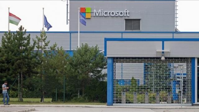 <b>Microsoft Mobile închide fabrica din Finlanda și concediază 1350 angajați</b>Ieri descopeream prin intermediul unui raport marca DigiTimes faptul că una dintre filialele Foxconn tocmai ce a achiziționat fabrica Microsoft din Vietnam - unitate care până acum era responsabilă cu dezvoltarea de terminale mobile. Seria de restructurăr
