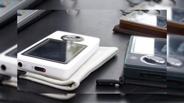 <b>Zune Phone versus iPhone</b>Suntem mai convinsi ca niciodata ca vom vedea un Zune Phone pe piata, deoarece Microsoft nu va ceda niciodata in fata rivalilor de la Apple. Totusi, cam ce i-ar trebui unui Zune Phone pentru a intrece iPhone-ul? Touchscreen - Microsoft si touchscreen?...